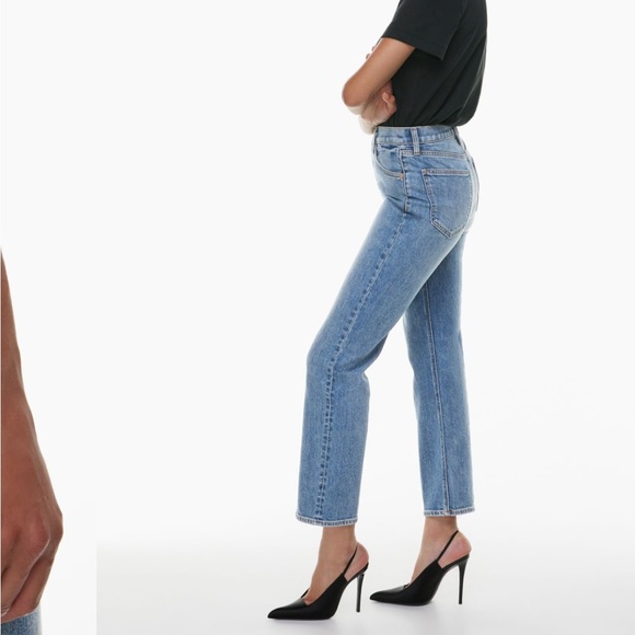 Denim forum the Arlo high-rise straight from Aritzia - Picture 5 of 10